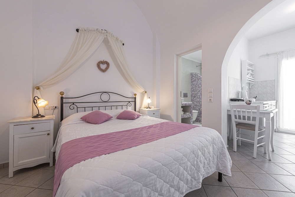 Reverie Santorini Hotel 3/50