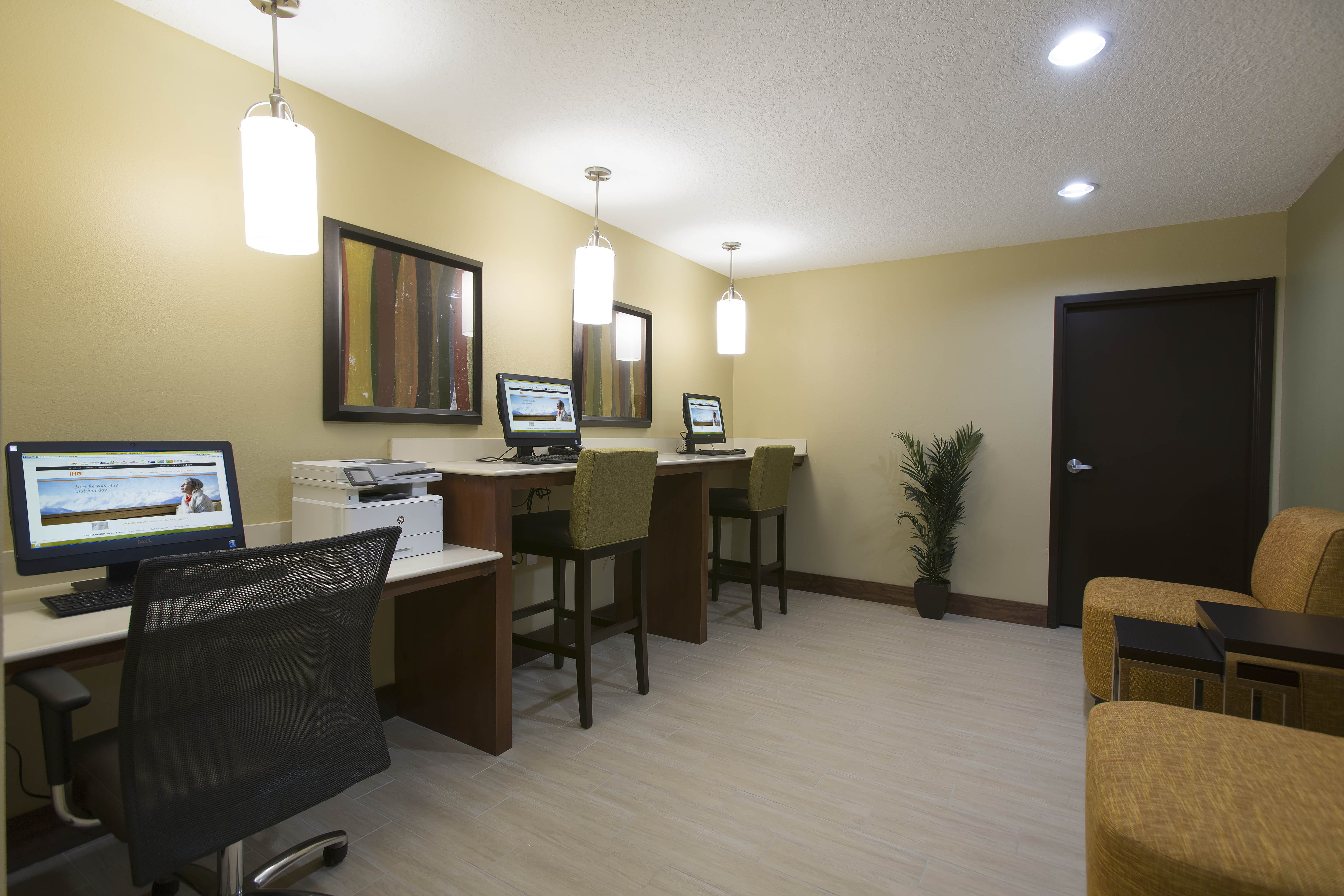 Staybridge Suites Orlando At Seaworld 34/50