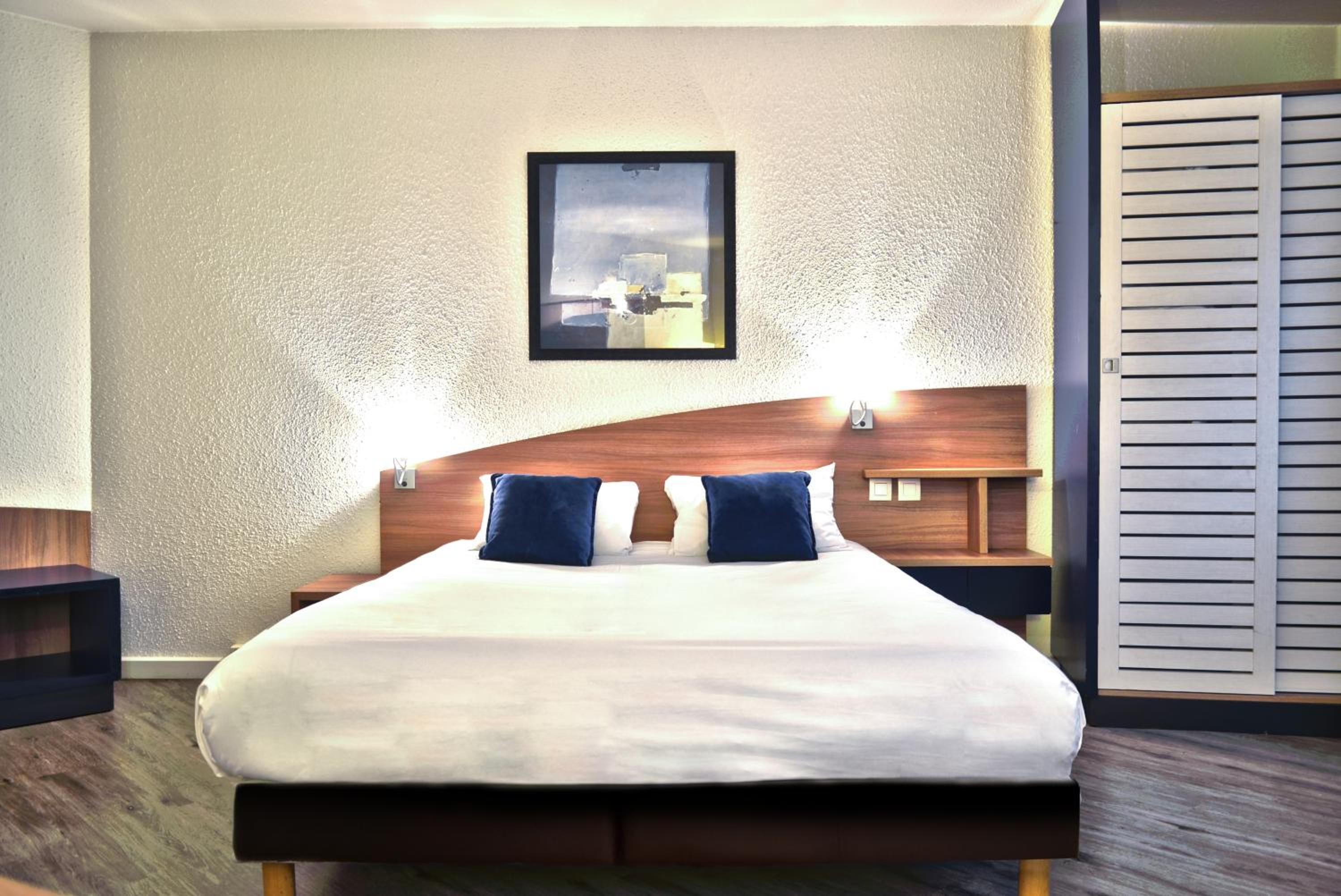 Studio, Queen Bed