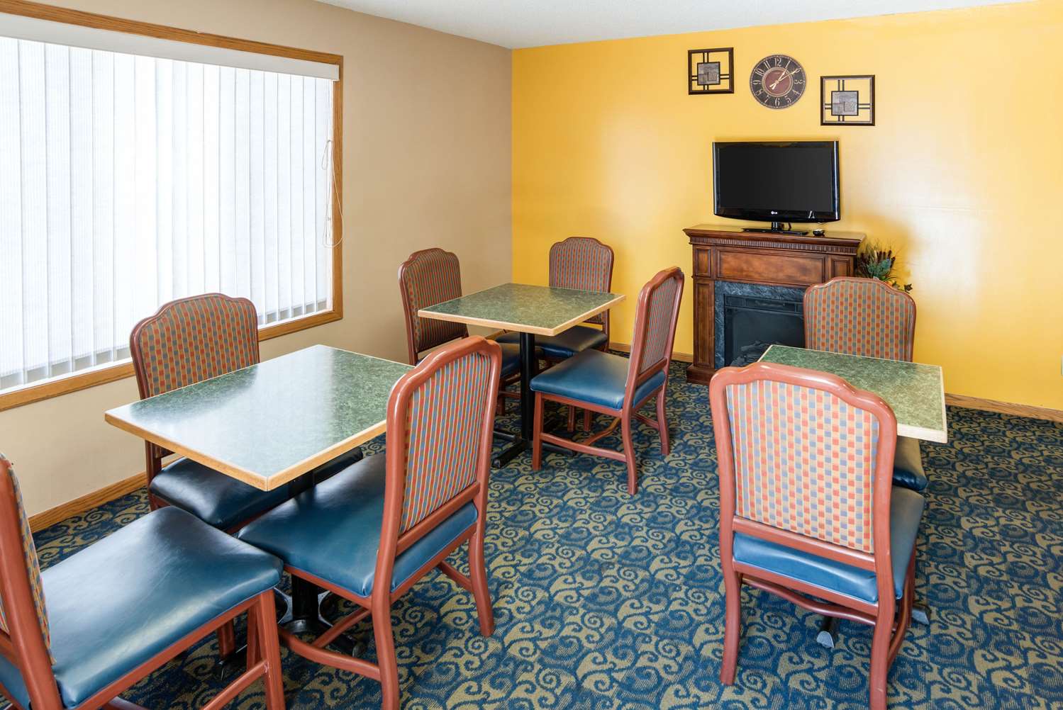 Rodeway Inn & Suites Austin I-90 6/9