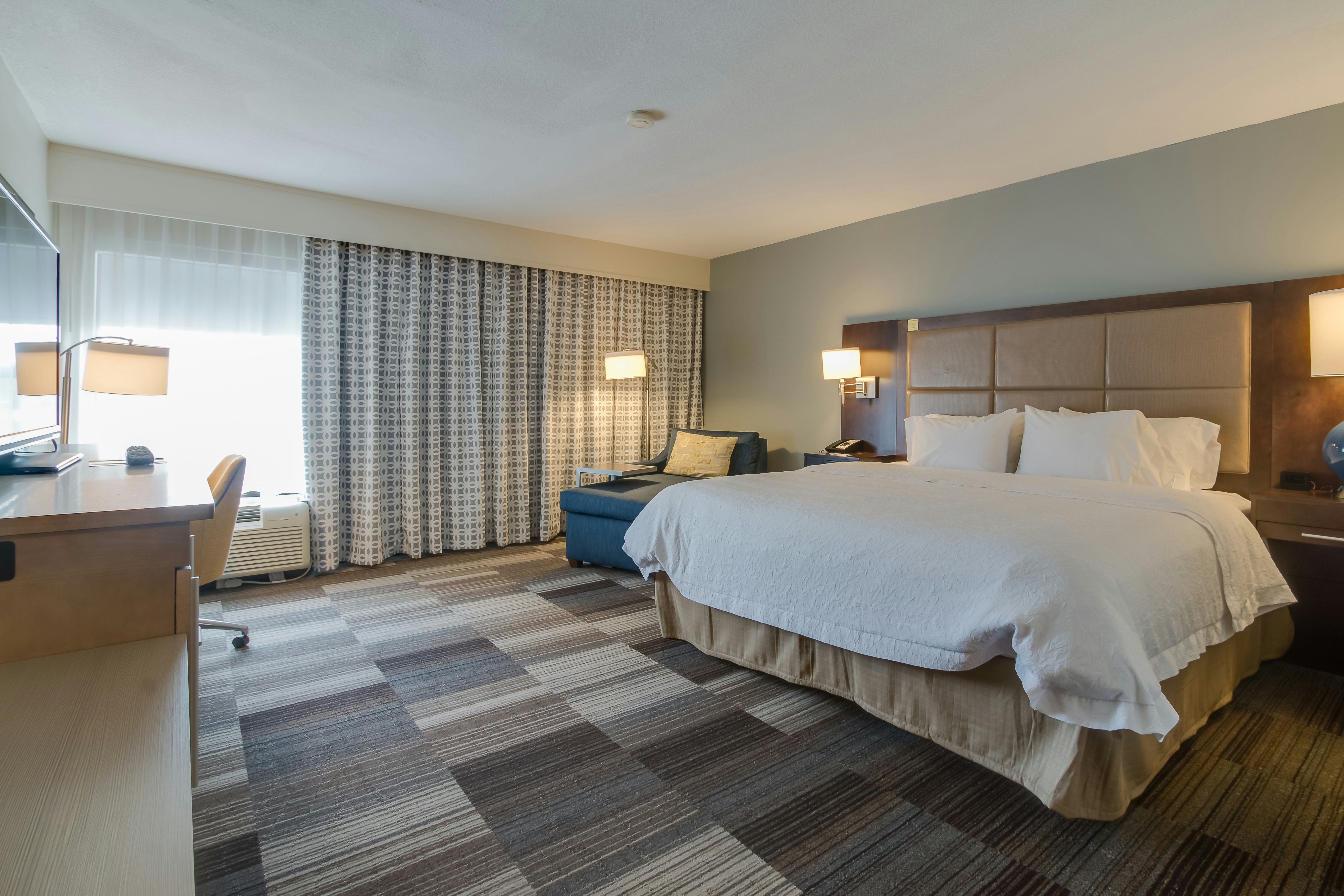 ROOM, KING BED