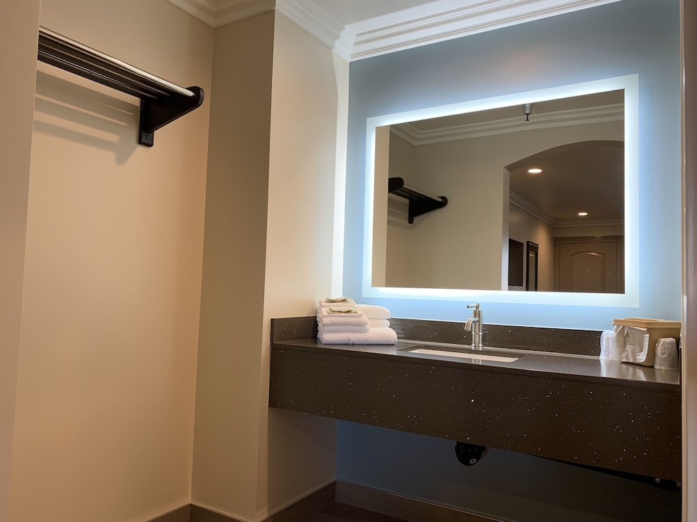 Industry Inn Amp Suites 26/60