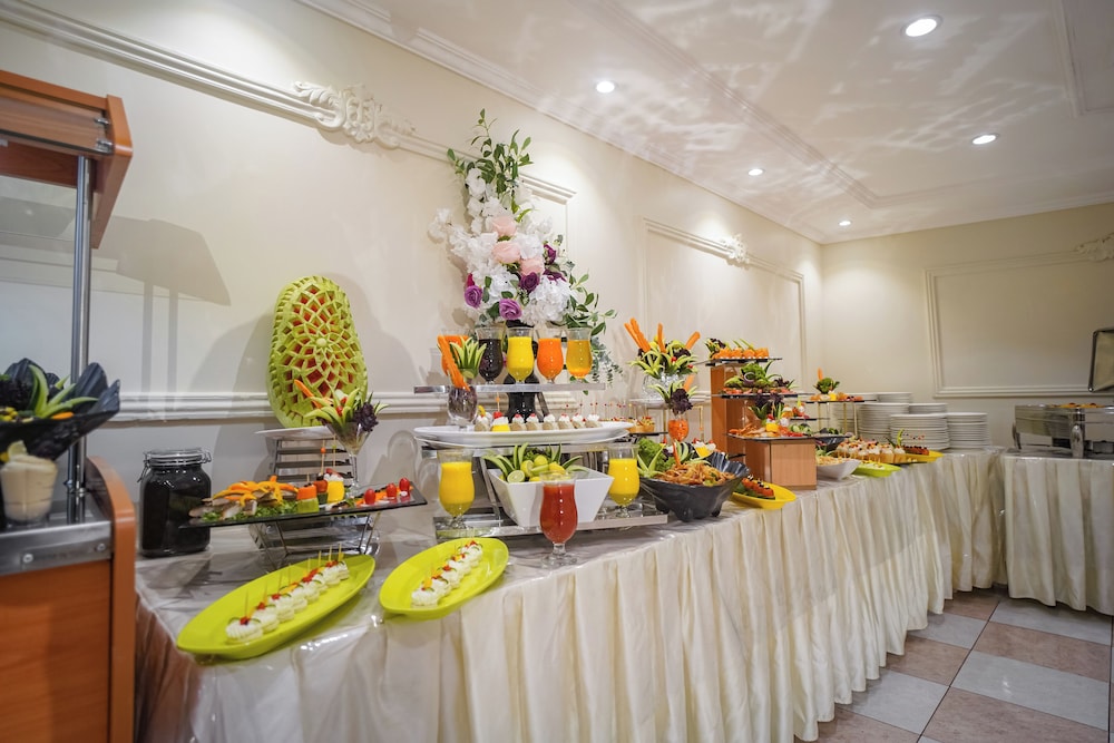 فندق اعمار المنار(Emaar Al Manar Hotel) 36/37