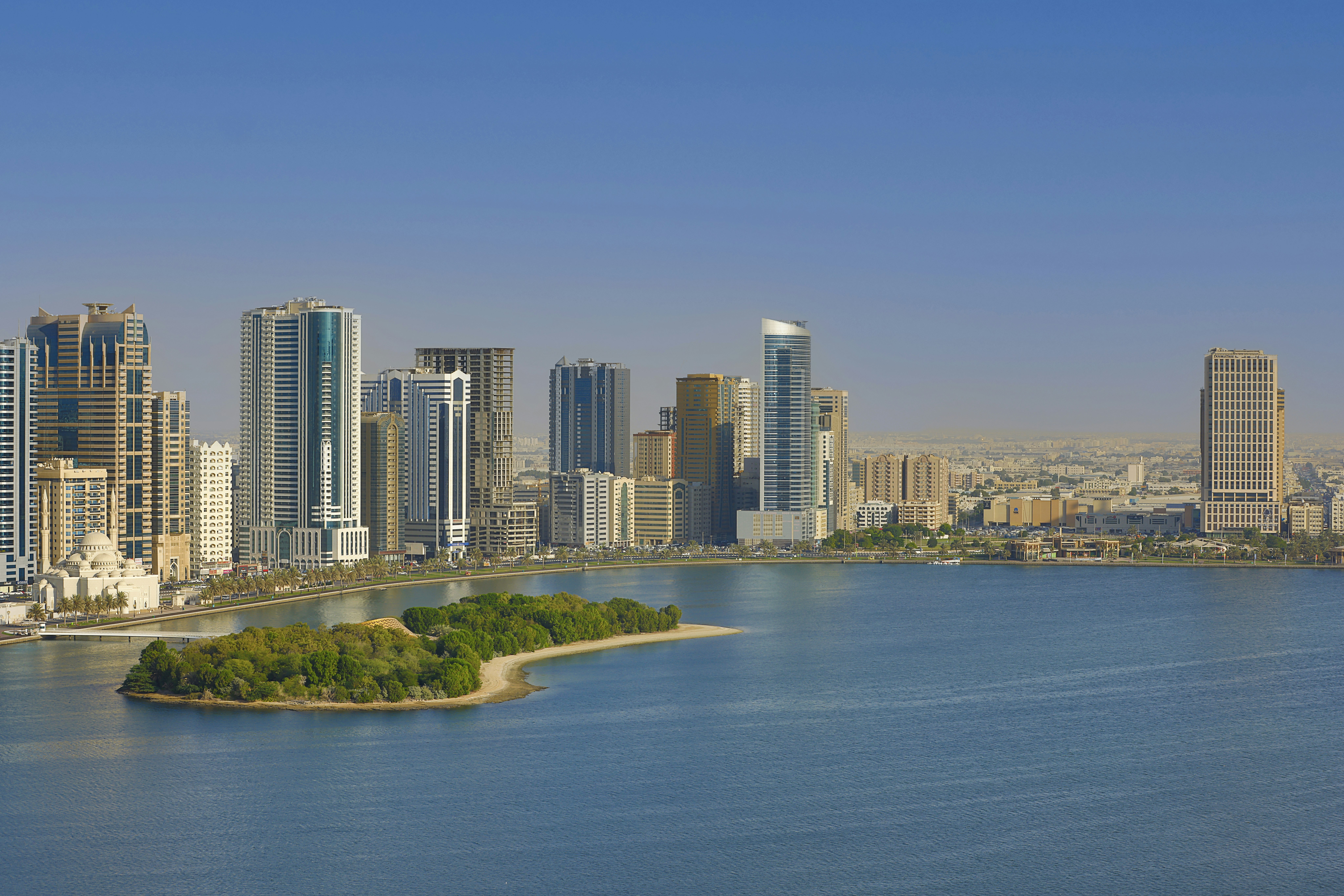 DoubleTree by Hilton Sharjah Waterfront Hotel and Residences 30/35