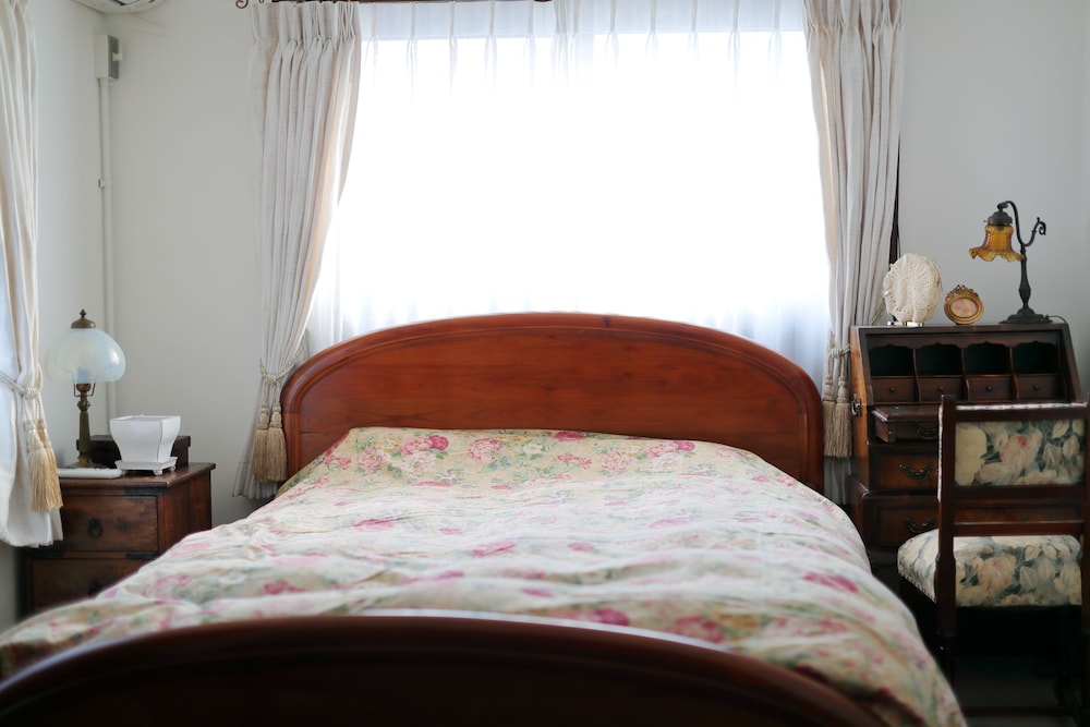 ROOM, DOUBLE BED