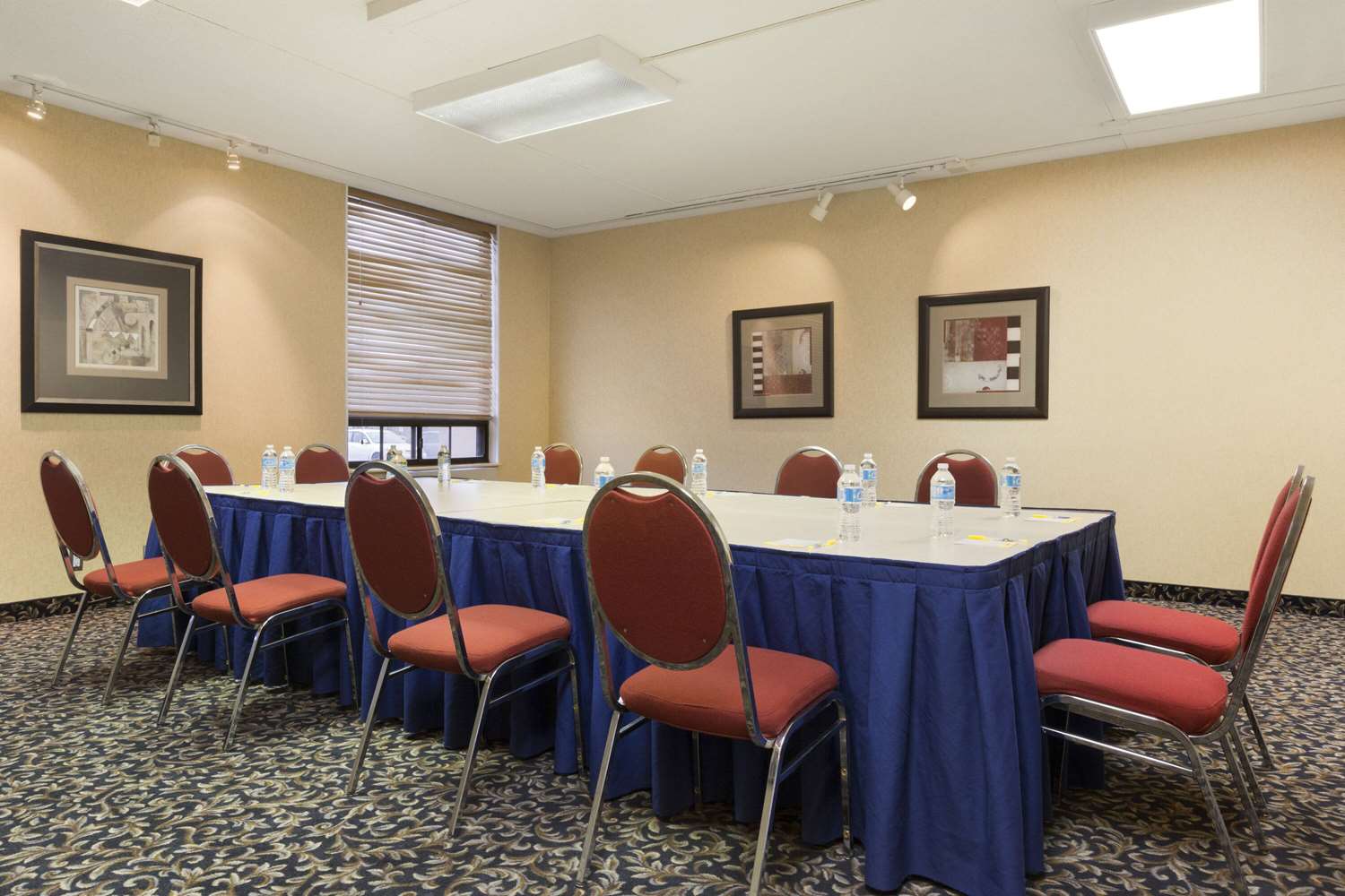 Days Inn by Wyndham Ottawa West 4/8