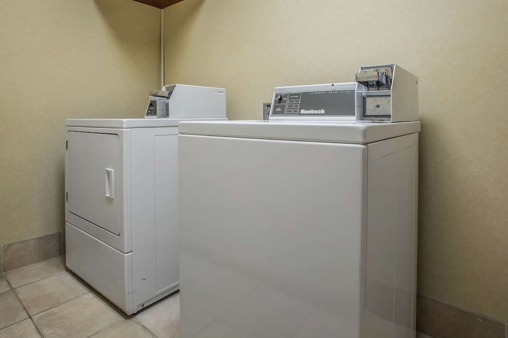 Comfort Suites Lake Geneva East 15/46