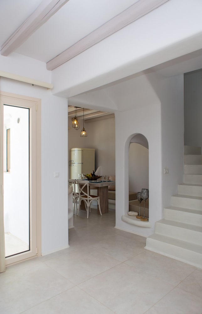 Naxian Lounge Villas 4/50