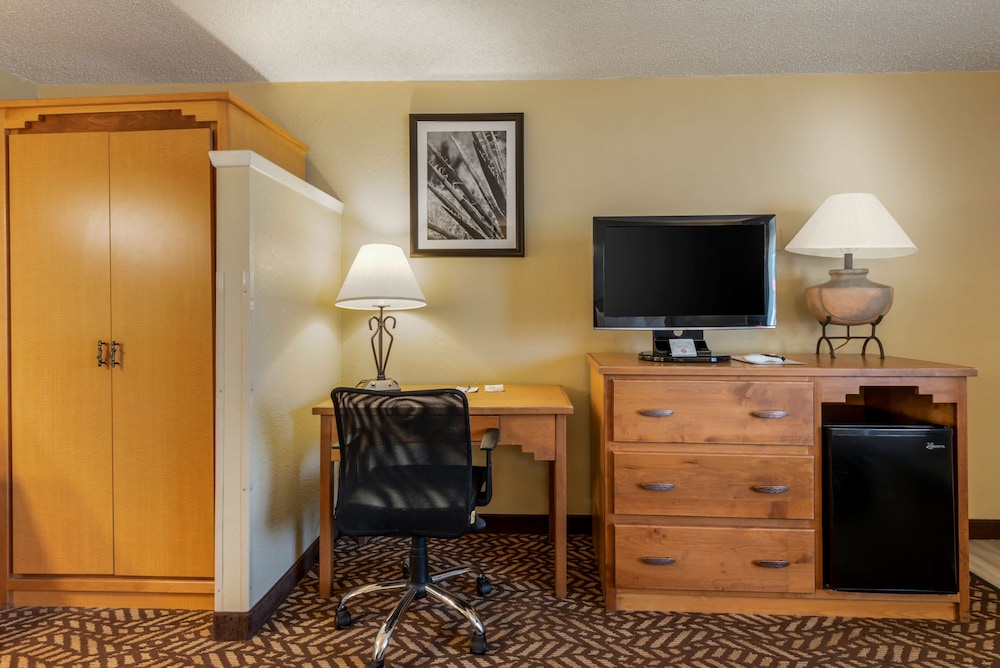 Turquoise Inn and Suites Cortez near Mesa Verde 32/42