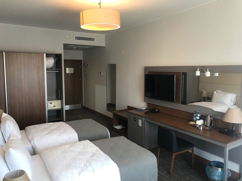 Familya Hotel 8/12