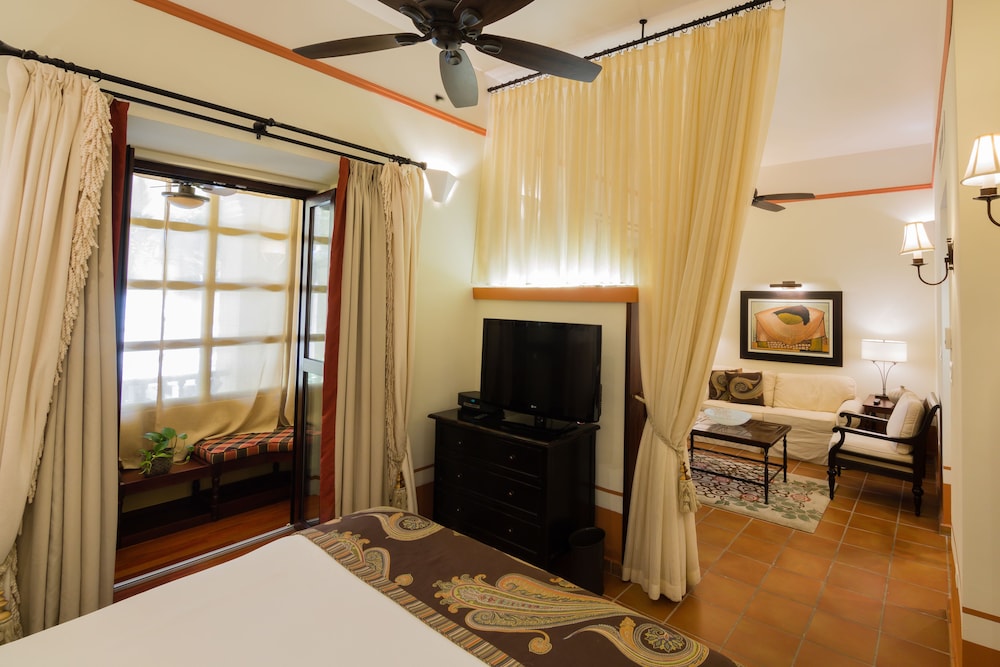 El Convento Hotel 48/75