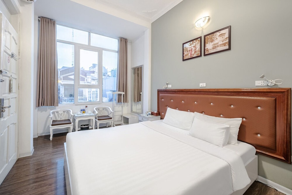 DELUXE, DOUBLE BED