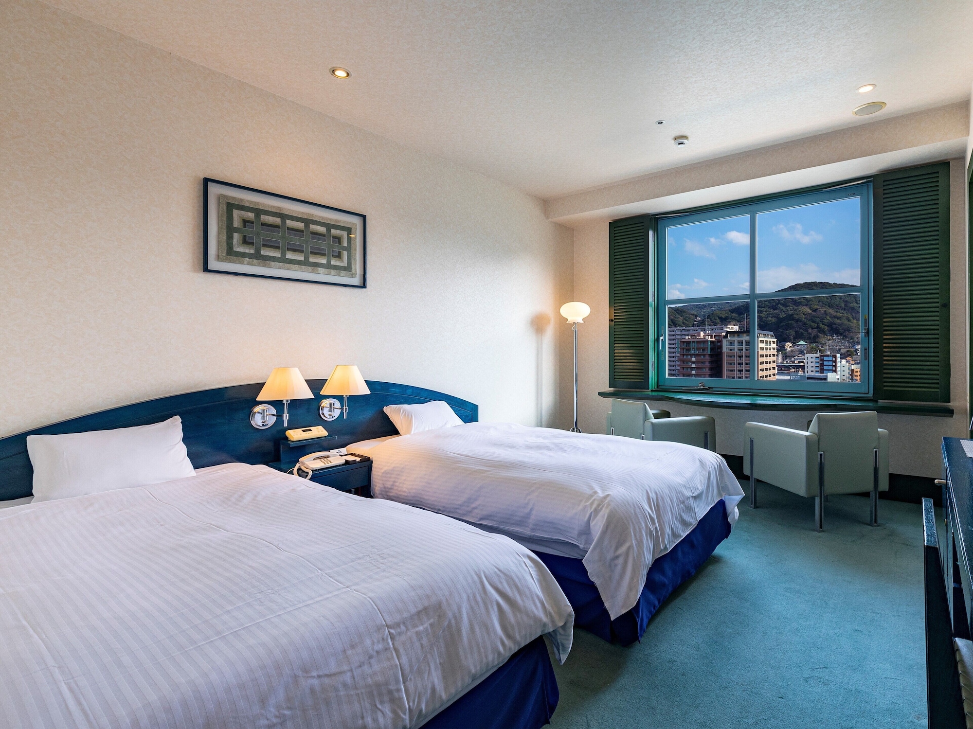 ROOM, TWIN BEDS, WITH EXTRA BED, CITY VIEW