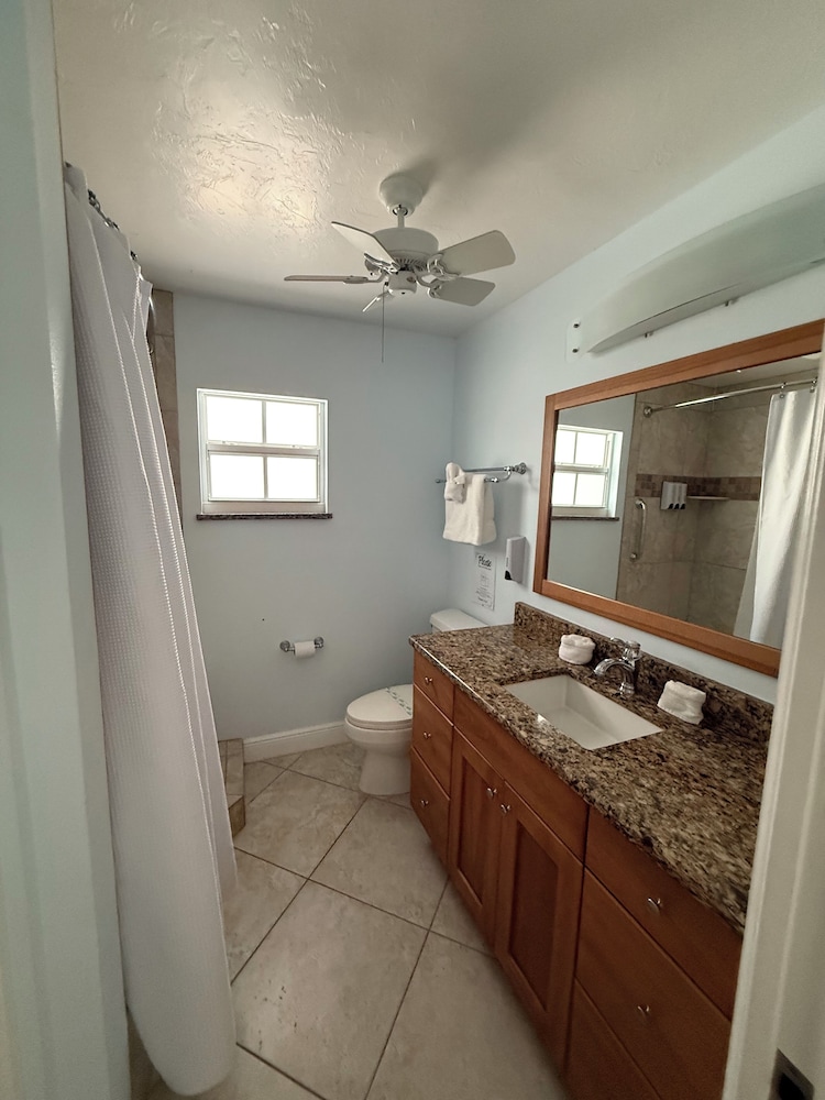 Siesta Key Inn 50/50