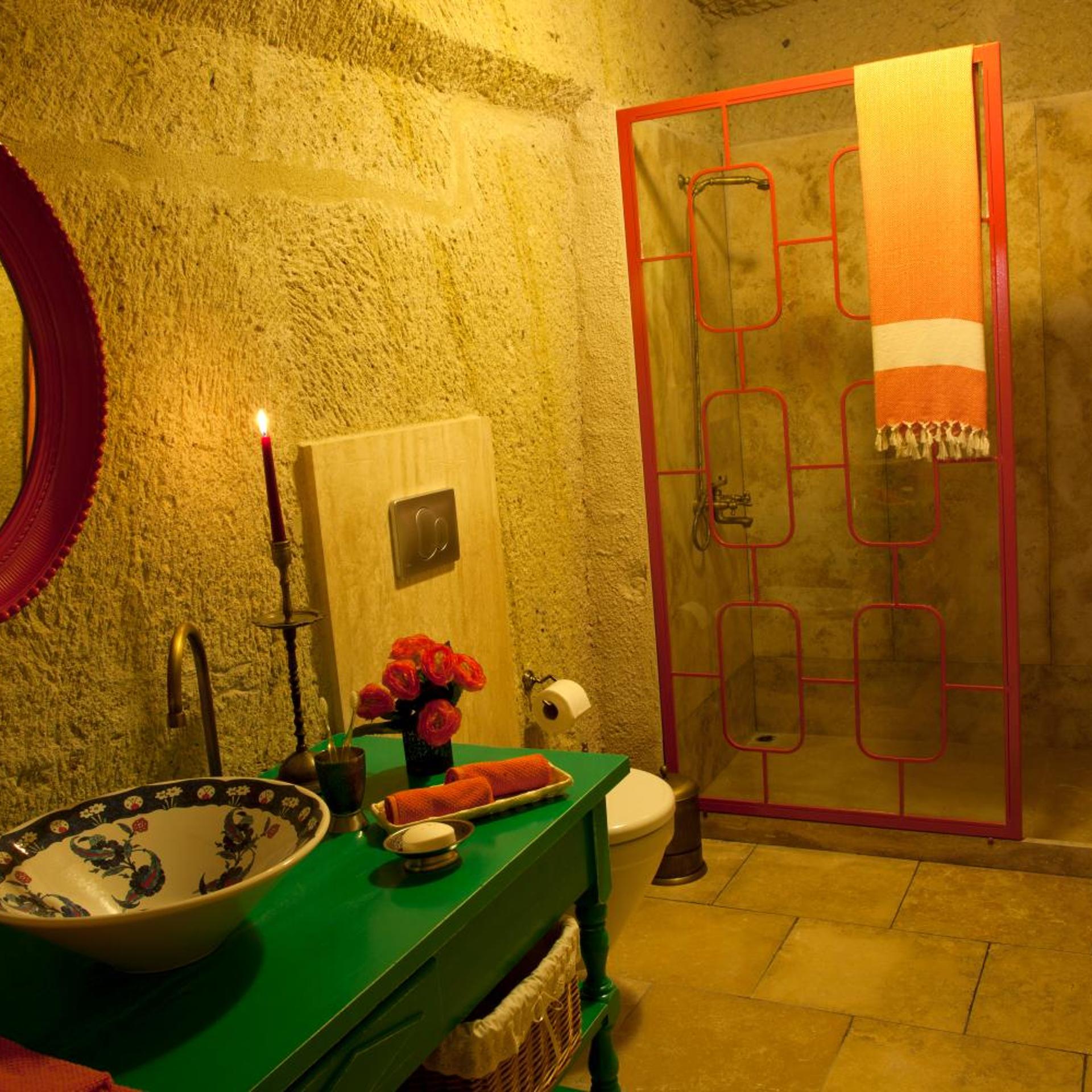 جناح، Hezen Cave Hotel 4/5
