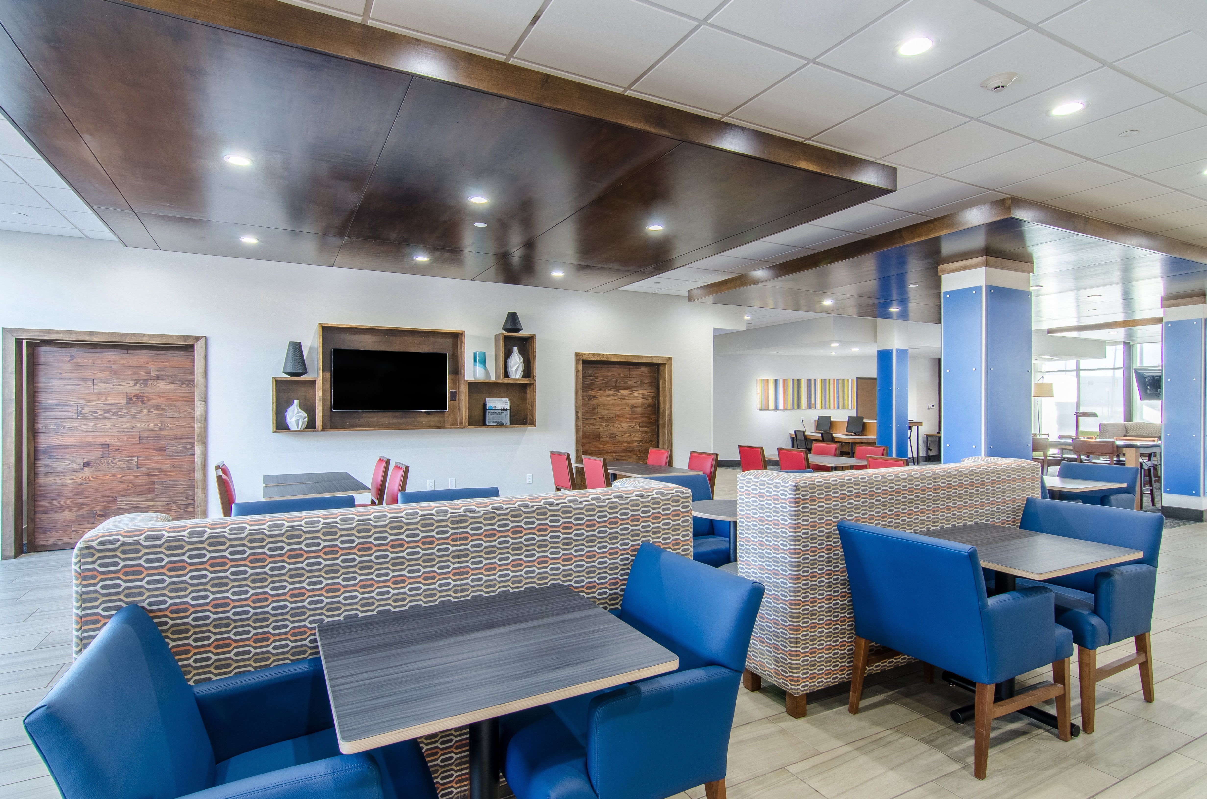 Holiday Inn Express And Suites Atchison 20/30