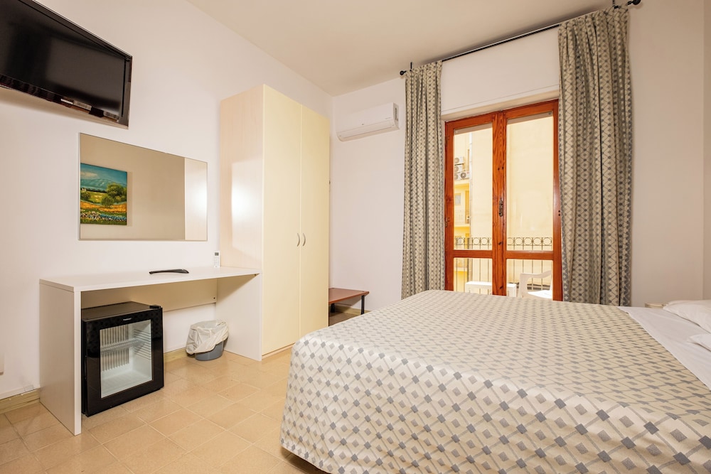 HOTEL IL GABBIANO 8/25