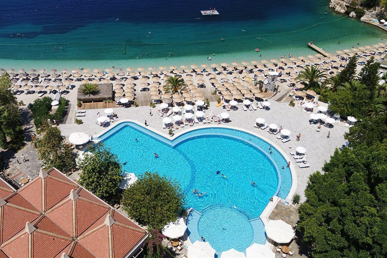 HILLSIDE BEACH CLUB 18/21