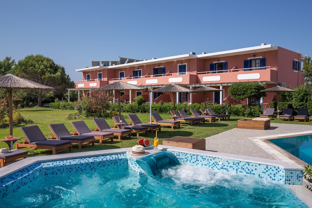 Waves Studios Apartments 2/50