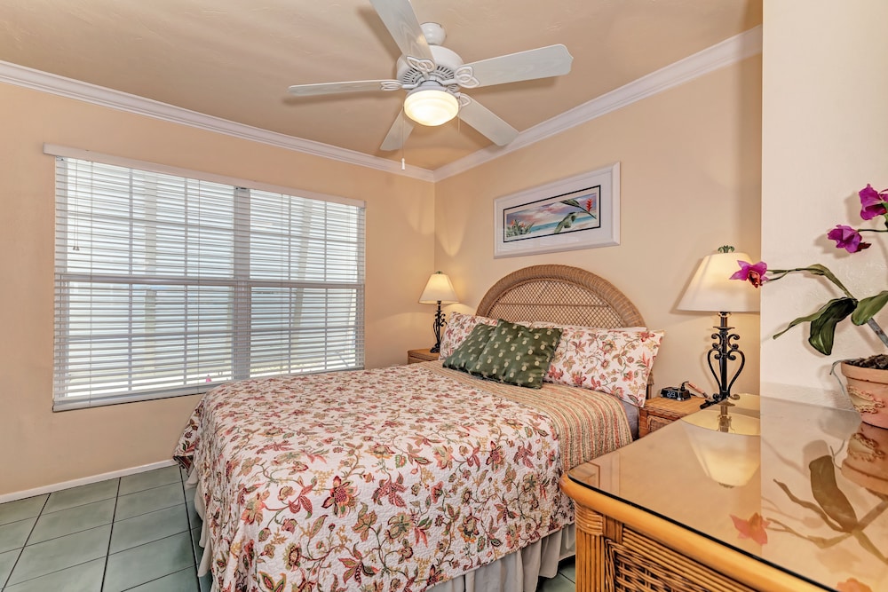 Tradewinds Beach Resort 16/68