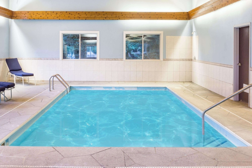 swimming pool spa