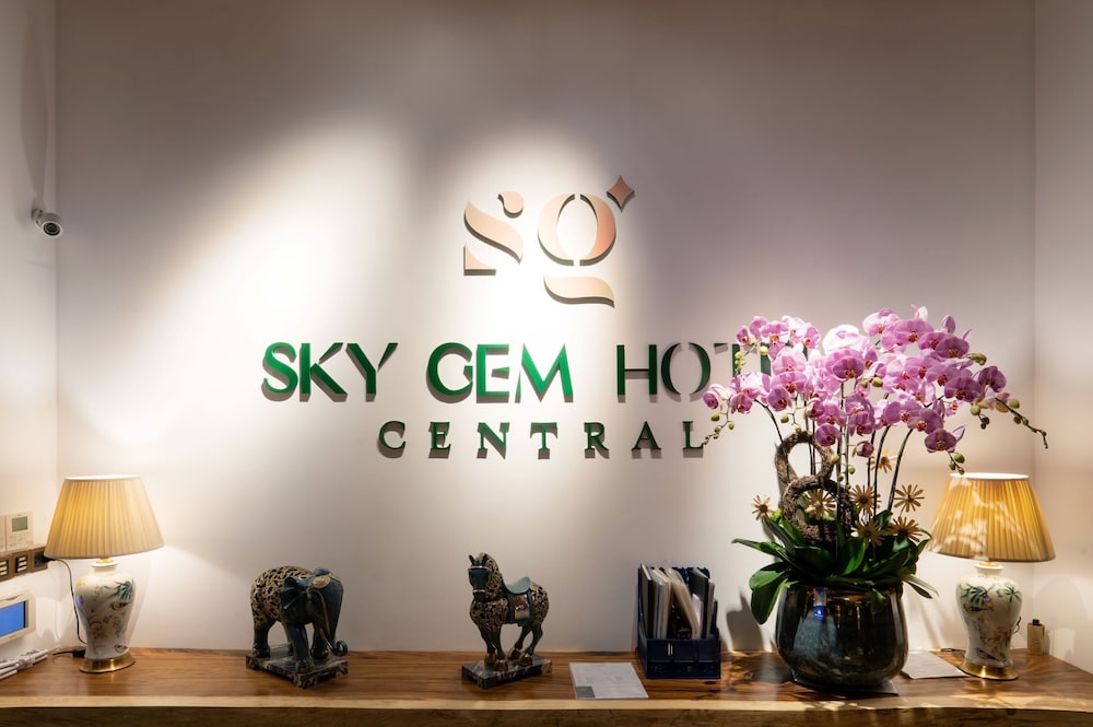 Sky Gem Central Hotel 12/50