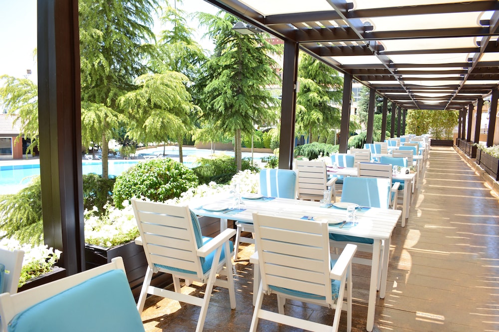 CHTAURA PARK HOTEL 40/50