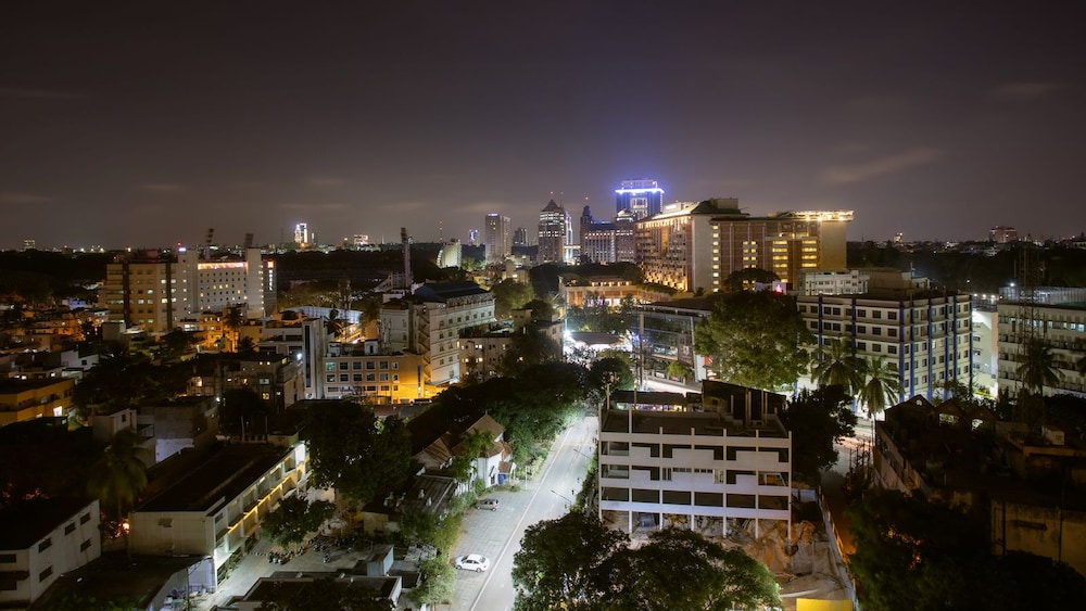 WOODLANDS HOTEL 12/50