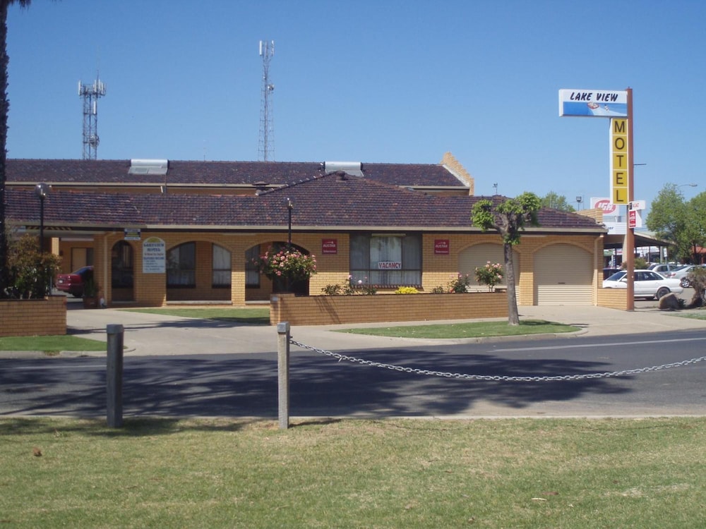 Lakeview Motel 6/60