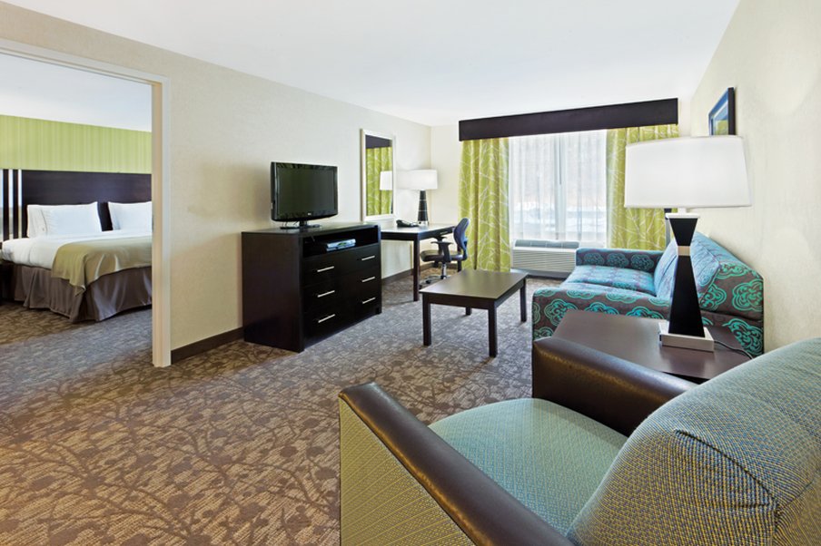 Holiday Inn Express Neptune 52/80