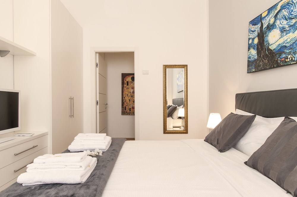Milan Royal Suites Magenta Luxury Apartments 11/50