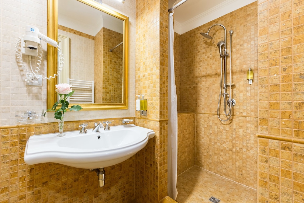 Caruso Old Town Hotel 74/77