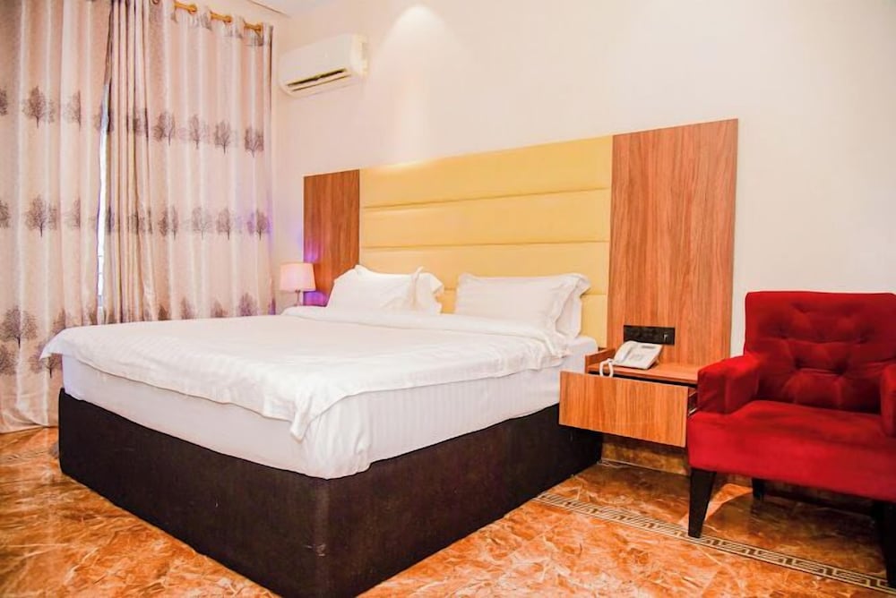 Grand Hyatt Hotels 14/50