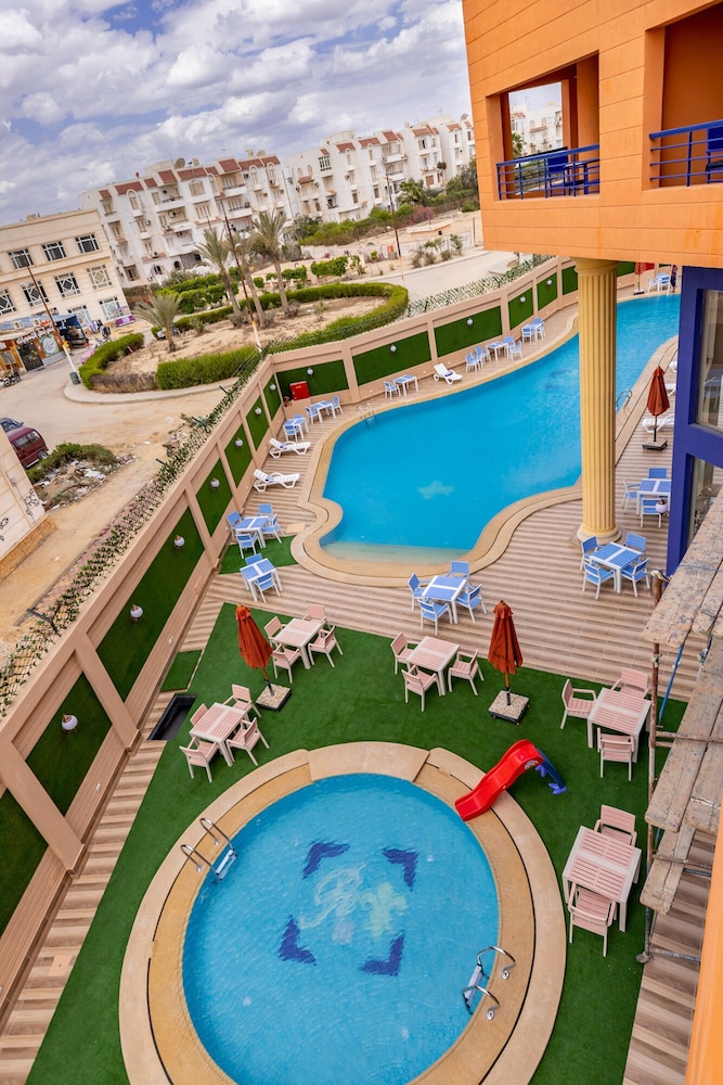Royal Day Plaza Hotel 33/43