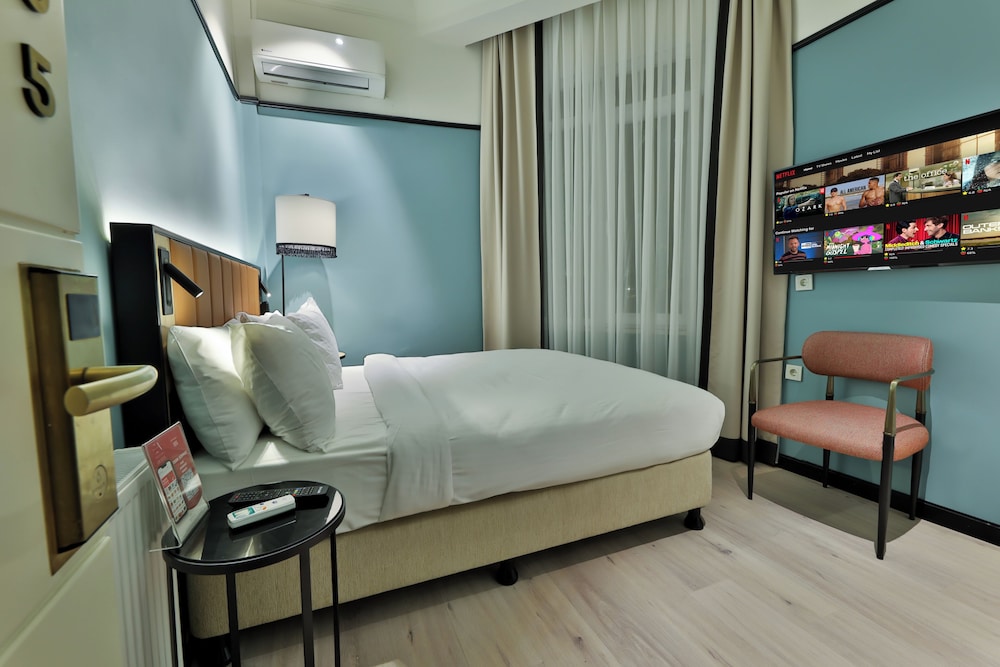 Economy, Queen Bed