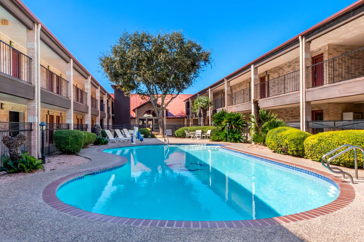 SureStay Plus by Best Western San Antonio Fiesta Inn 37/38