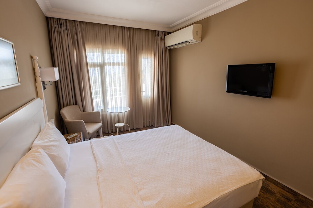 Olbios Marina Resort 4/50