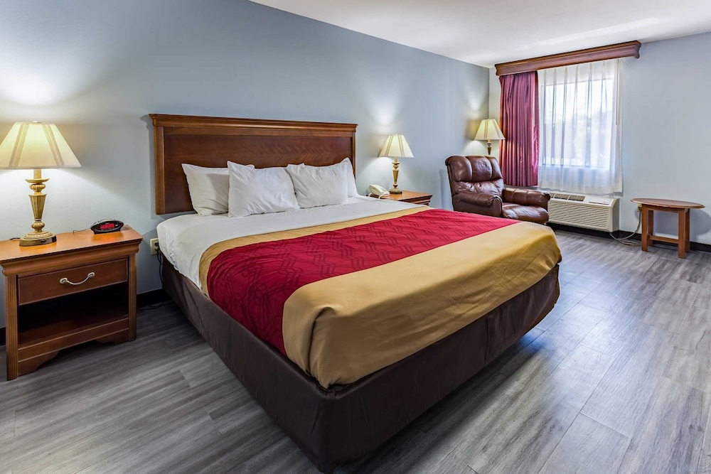 Econo Lodge Ripley 13/30
