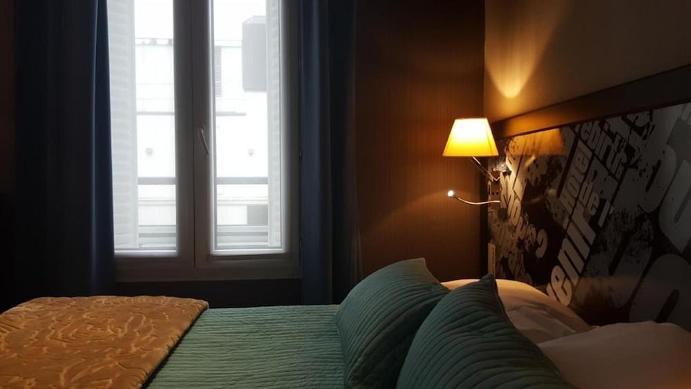 CAFE HOTEL DE L'AVENIR 16/25