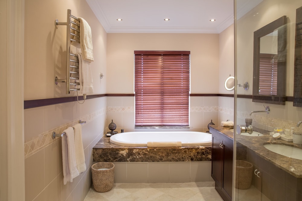 Compass House Boutique Hotel 47/48