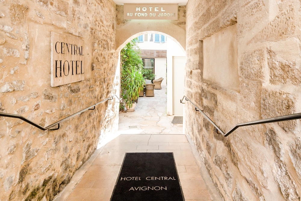 Central Hotel 46/51
