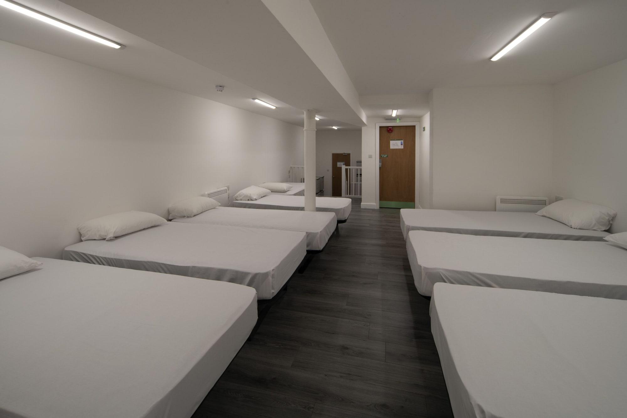 OYO Harbourside Hostel Bristol 27/39