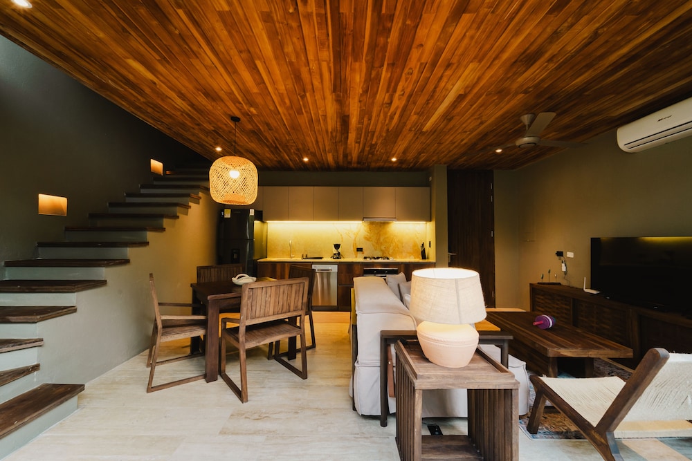 Naio Hotel 25/50