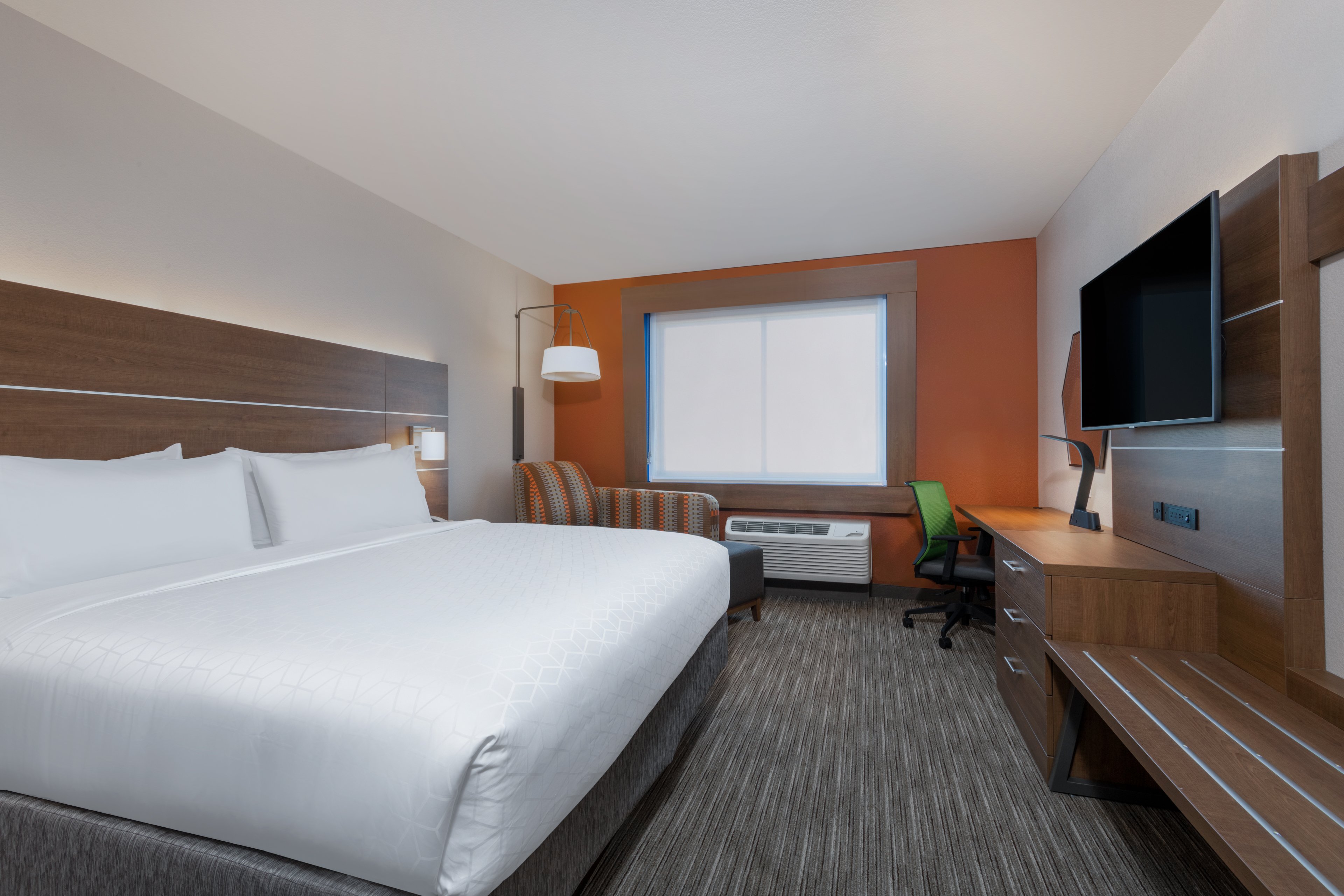 Holiday Inn Express Suites Colorado Springs South I 25 16/55