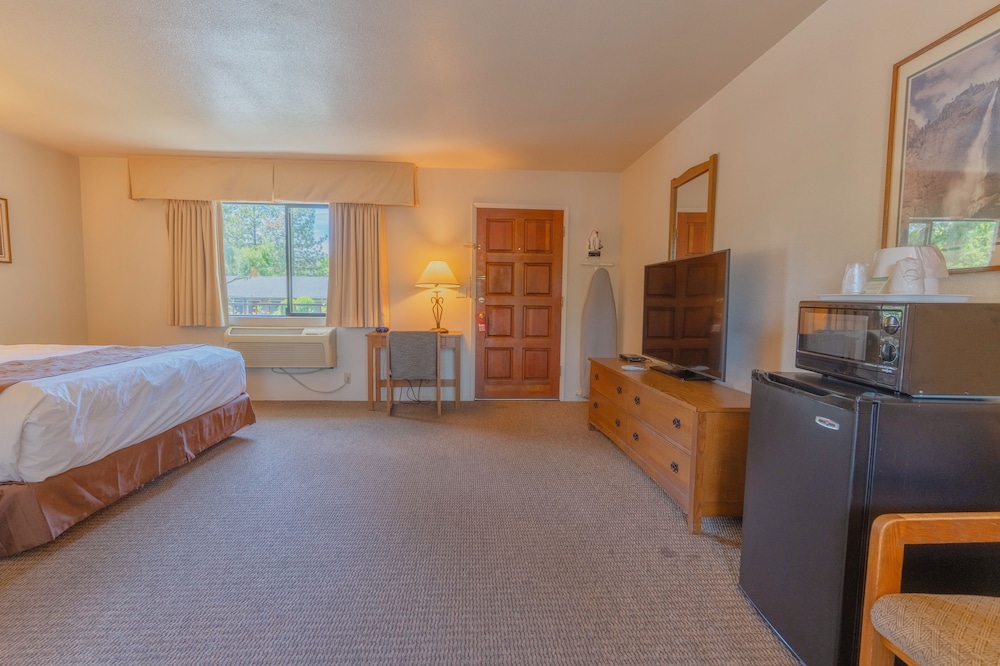 Mariposa Lodge 33/47