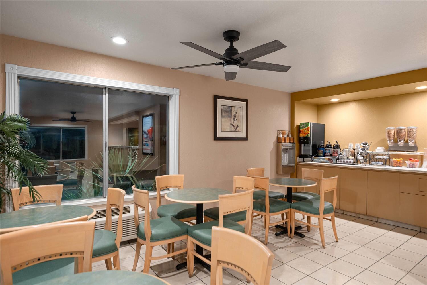 Howard Johnson By Wyndham Modesto Ceres 6/10