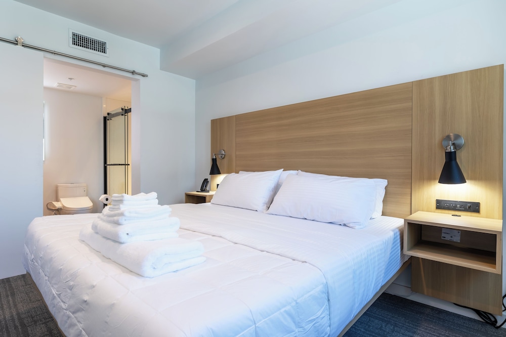 Hotel Mai Downtown Long Beach 17/60