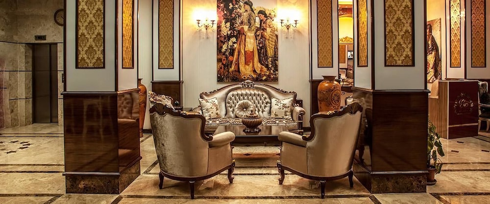 Grand Corner Boutique Hotel 42/45