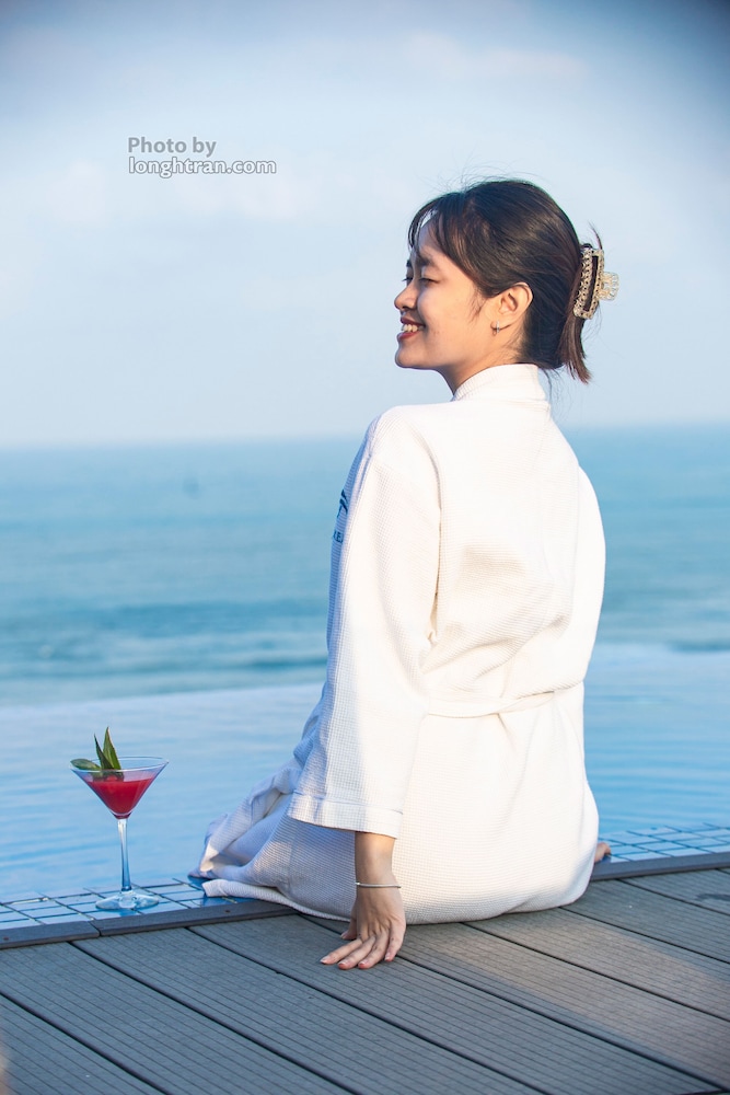 Grand Ocean Luxury Boutique 72/74