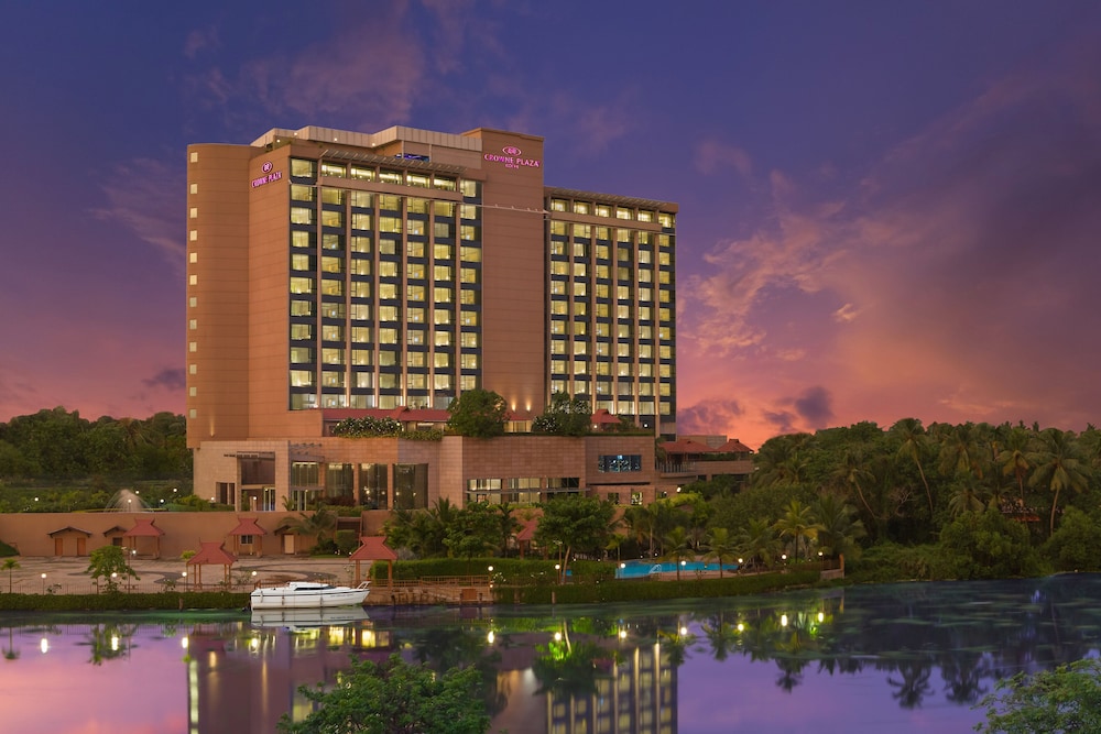 CROWNE PLAZA KOCHI 3/77